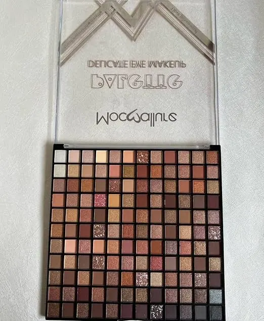 Professional Multi-Shade Eyeshadow Palette for Everyday & Glam Looks